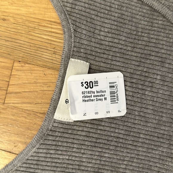 *last chance* NWT. Becul | crop, fitted, ribbed grey long sleeve sweater - Picture 4 of 16